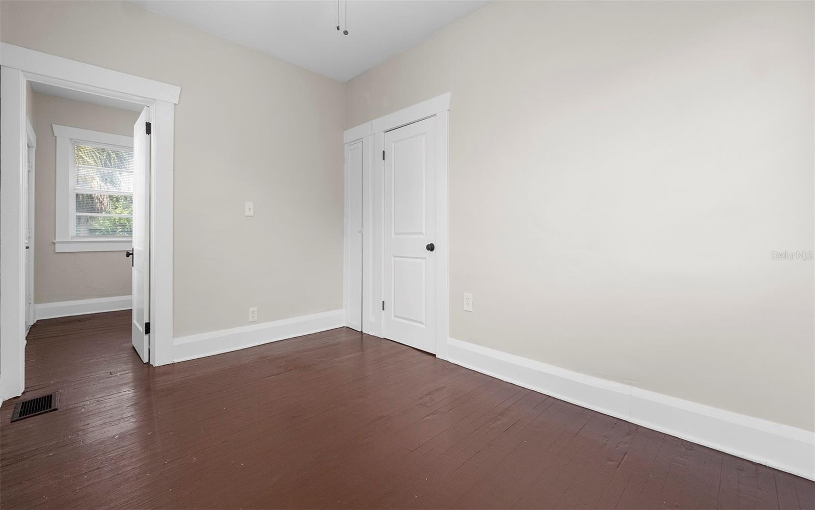 Image 20 of 25 For 703 Flora Street