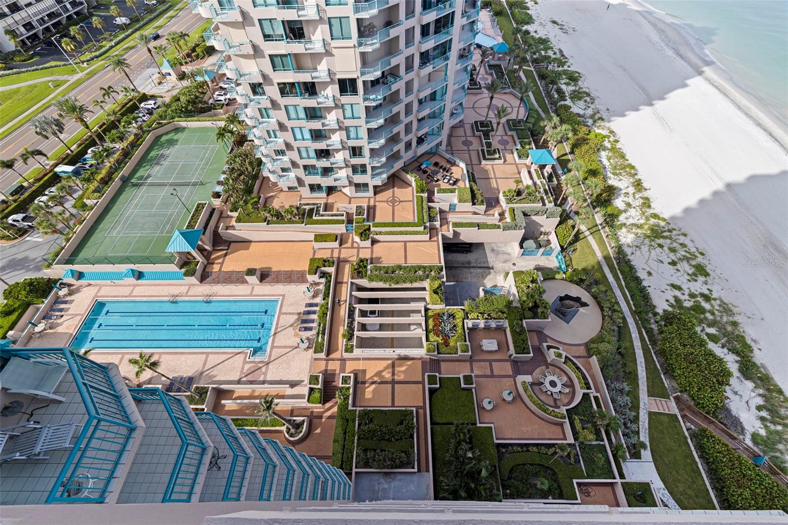 Image 21 of 79 For 1540 Gulf Boulevard 1704