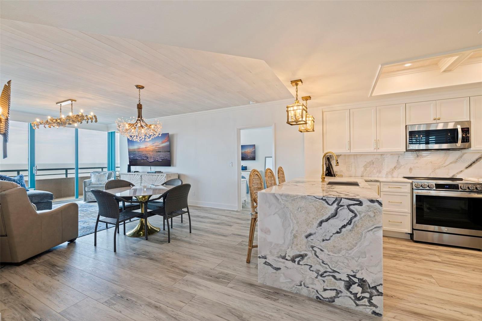 Image 3 of 79 For 1540 Gulf Boulevard 1704