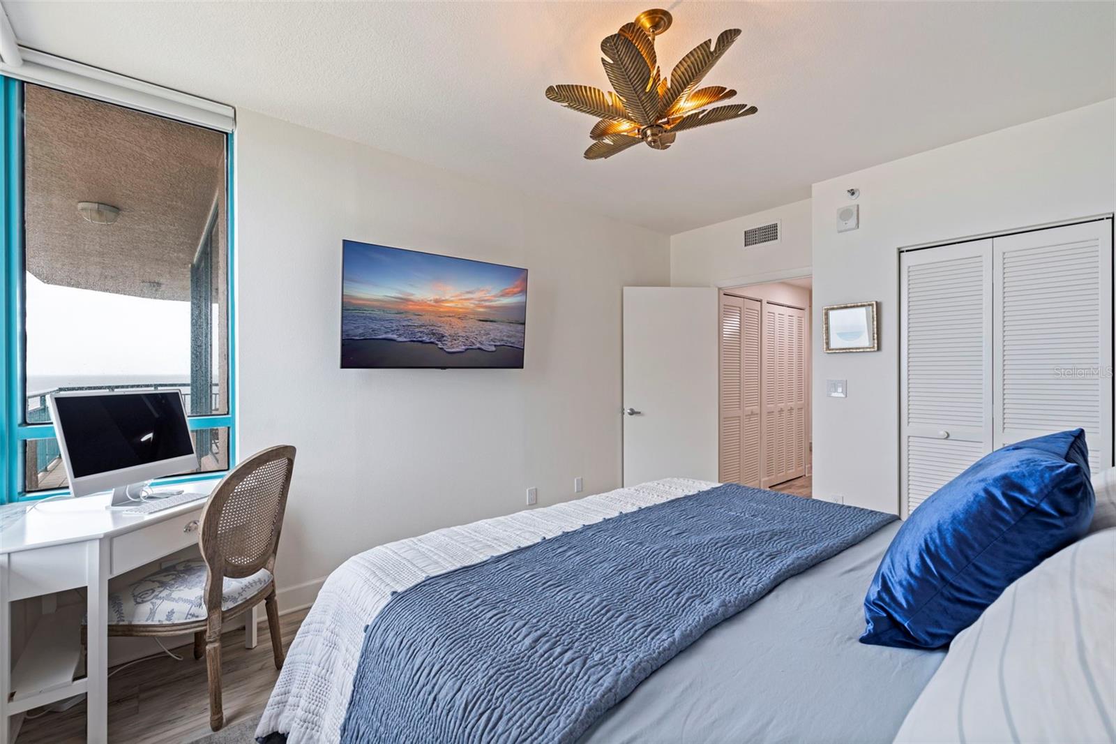 Image 37 of 79 For 1540 Gulf Boulevard 1704