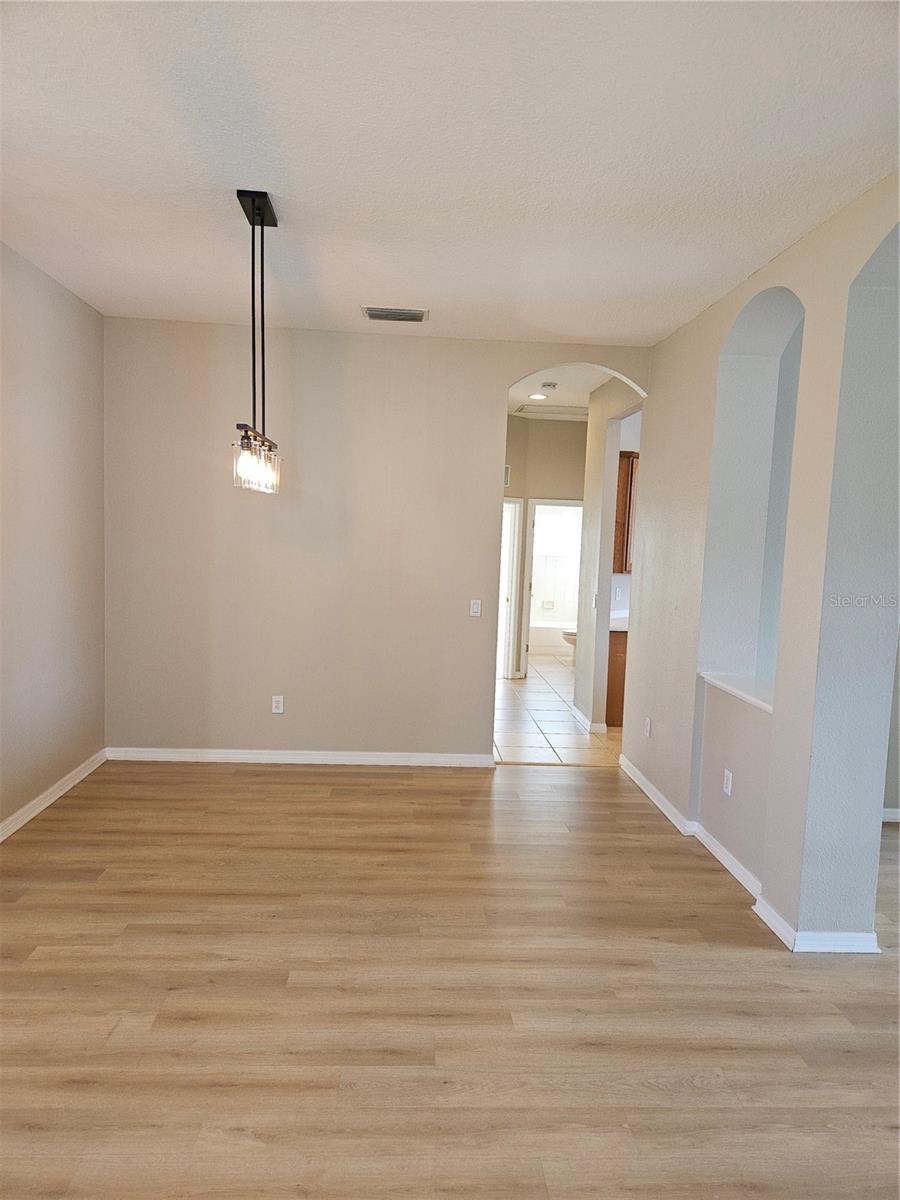Image 4 of 59 For 2010 Tarragon Lane