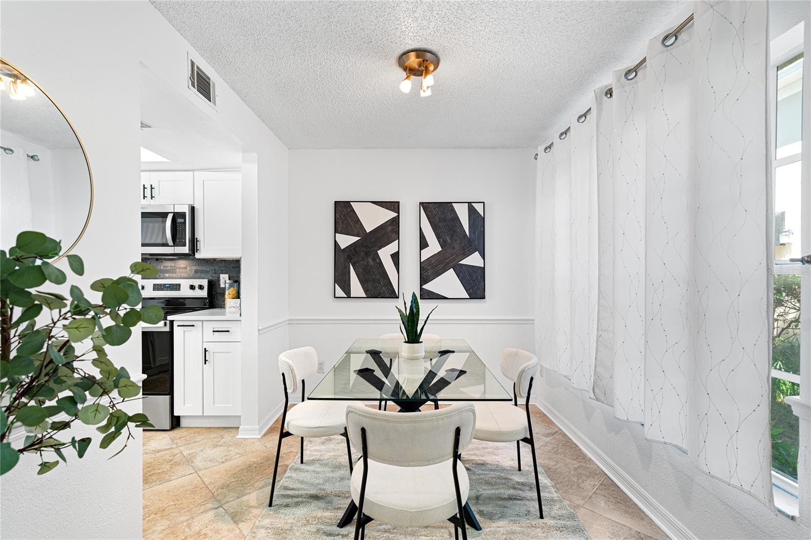 Image 11 of 37 For 408 Arrawana Avenue B4