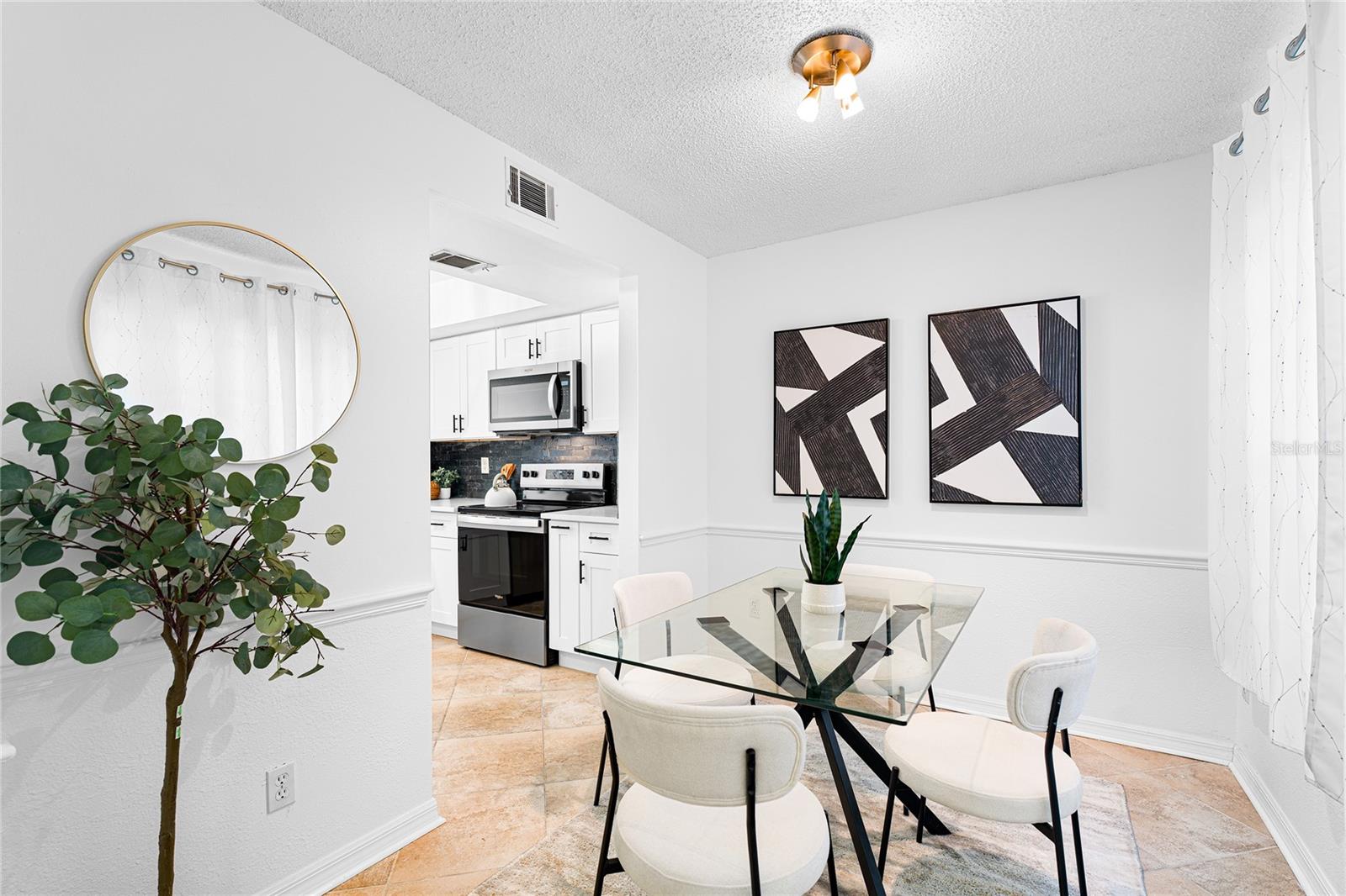 Image 12 of 37 For 408 Arrawana Avenue B4