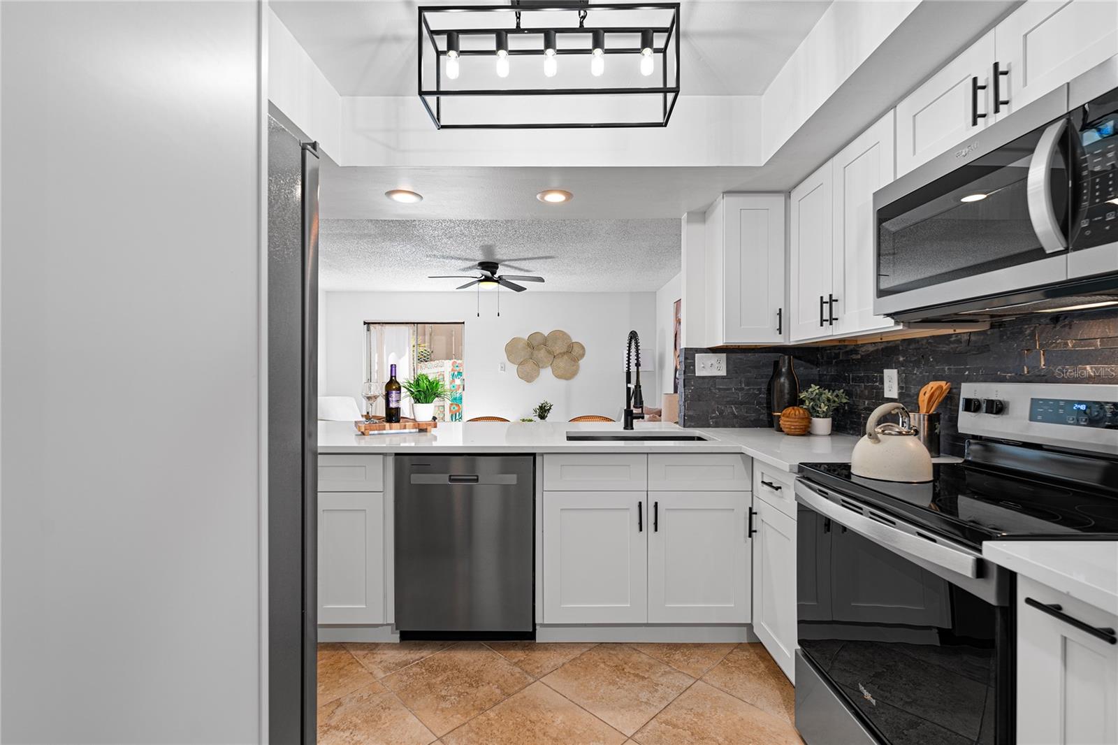 Image 13 of 37 For 408 Arrawana Avenue B4