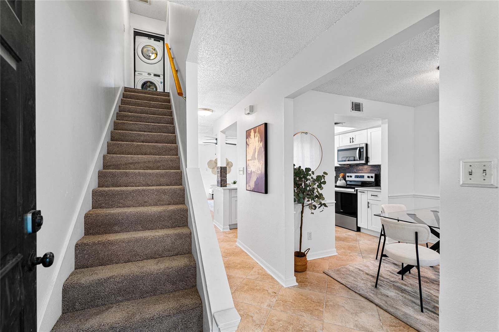 Image 16 of 37 For 408 Arrawana Avenue B4