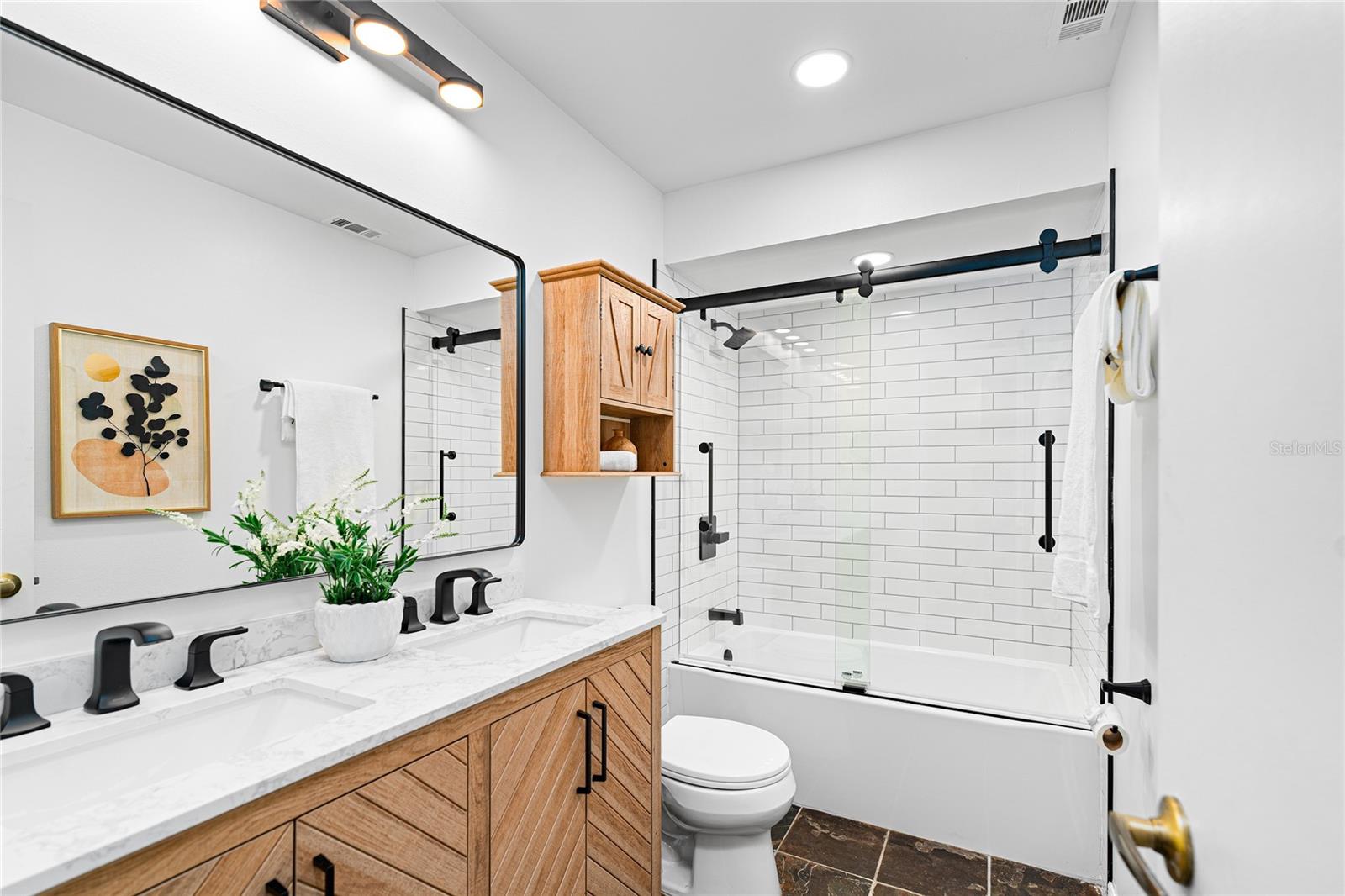 Image 17 of 37 For 408 Arrawana Avenue B4