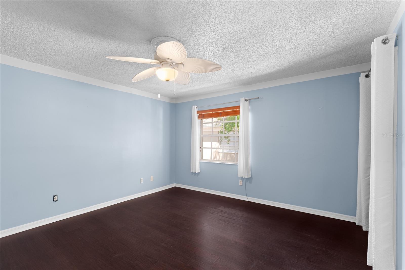Image 21 of 37 For 408 Arrawana Avenue B4