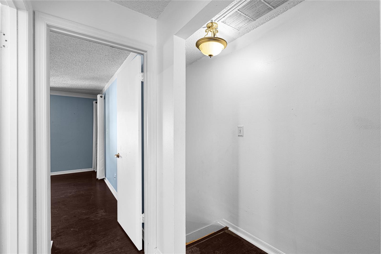 Image 24 of 37 For 408 Arrawana Avenue B4