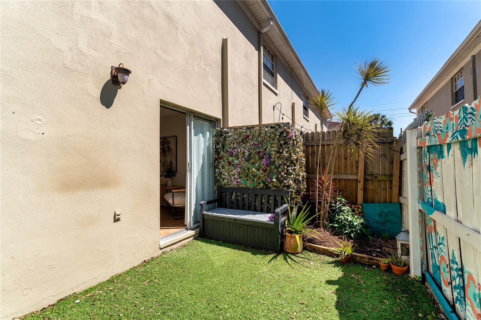 Image 25 of 37 For 408 Arrawana Avenue B4