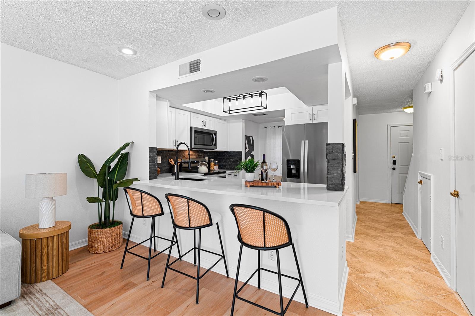 Image 3 of 37 For 408 Arrawana Avenue B4