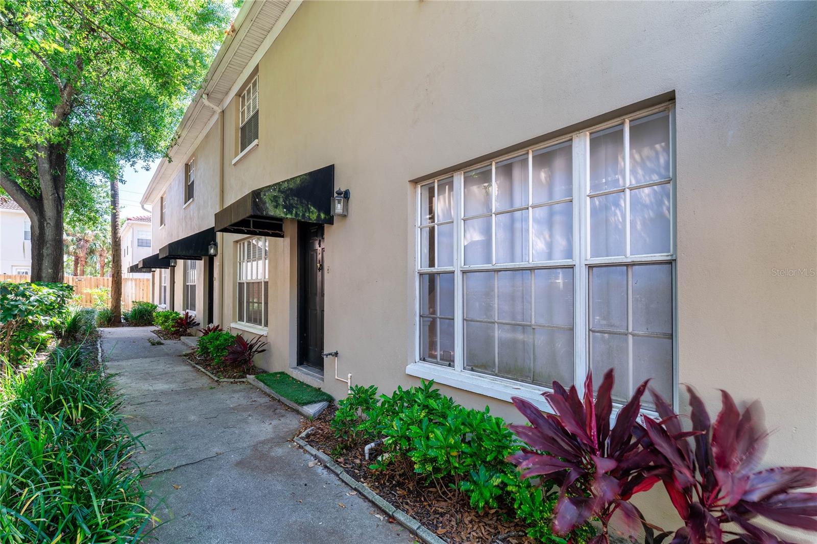 Image 32 of 37 For 408 Arrawana Avenue B4