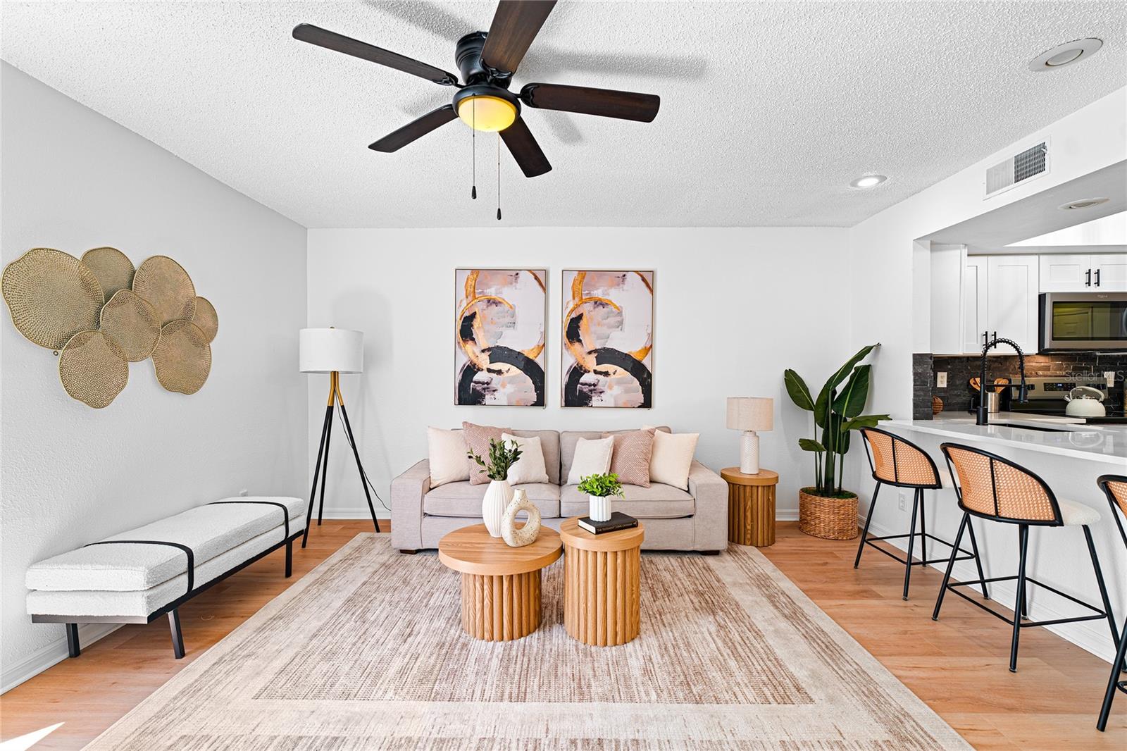 Image 4 of 37 For 408 Arrawana Avenue B4
