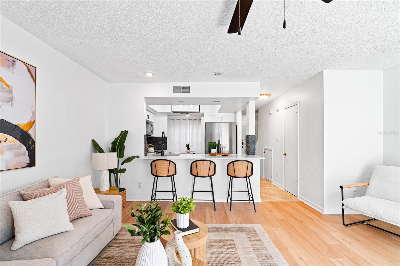 Image 5 of 37 For 408 Arrawana Avenue B4