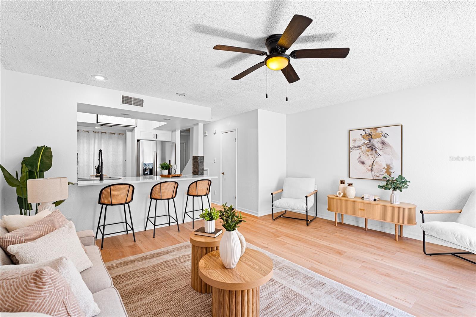 Image 6 of 37 For 408 Arrawana Avenue B4