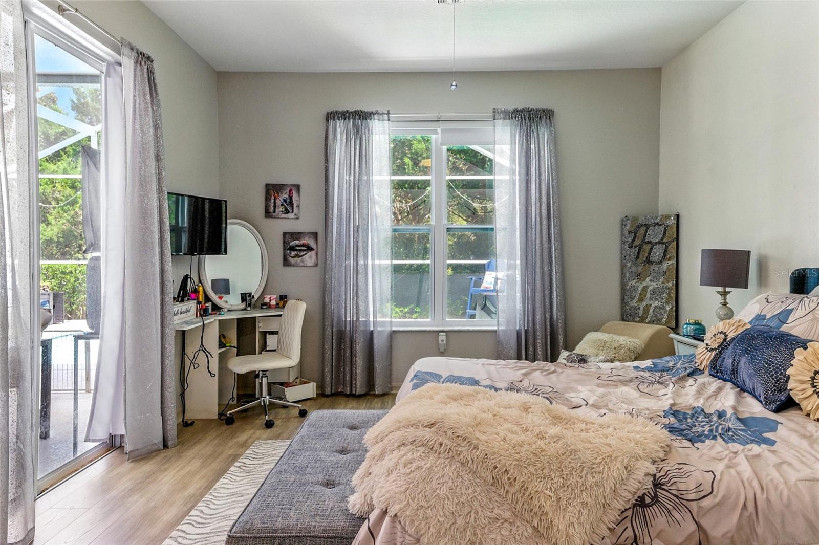 Listing photo id 17 for 5466 Legend Hills Lane