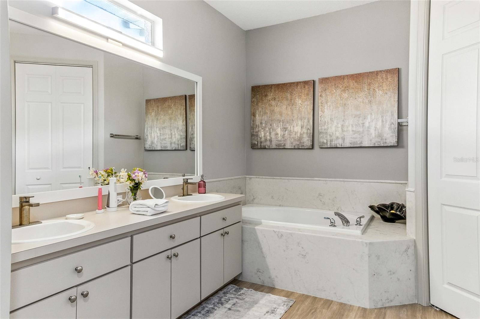 Listing photo id 19 for 5466 Legend Hills Lane