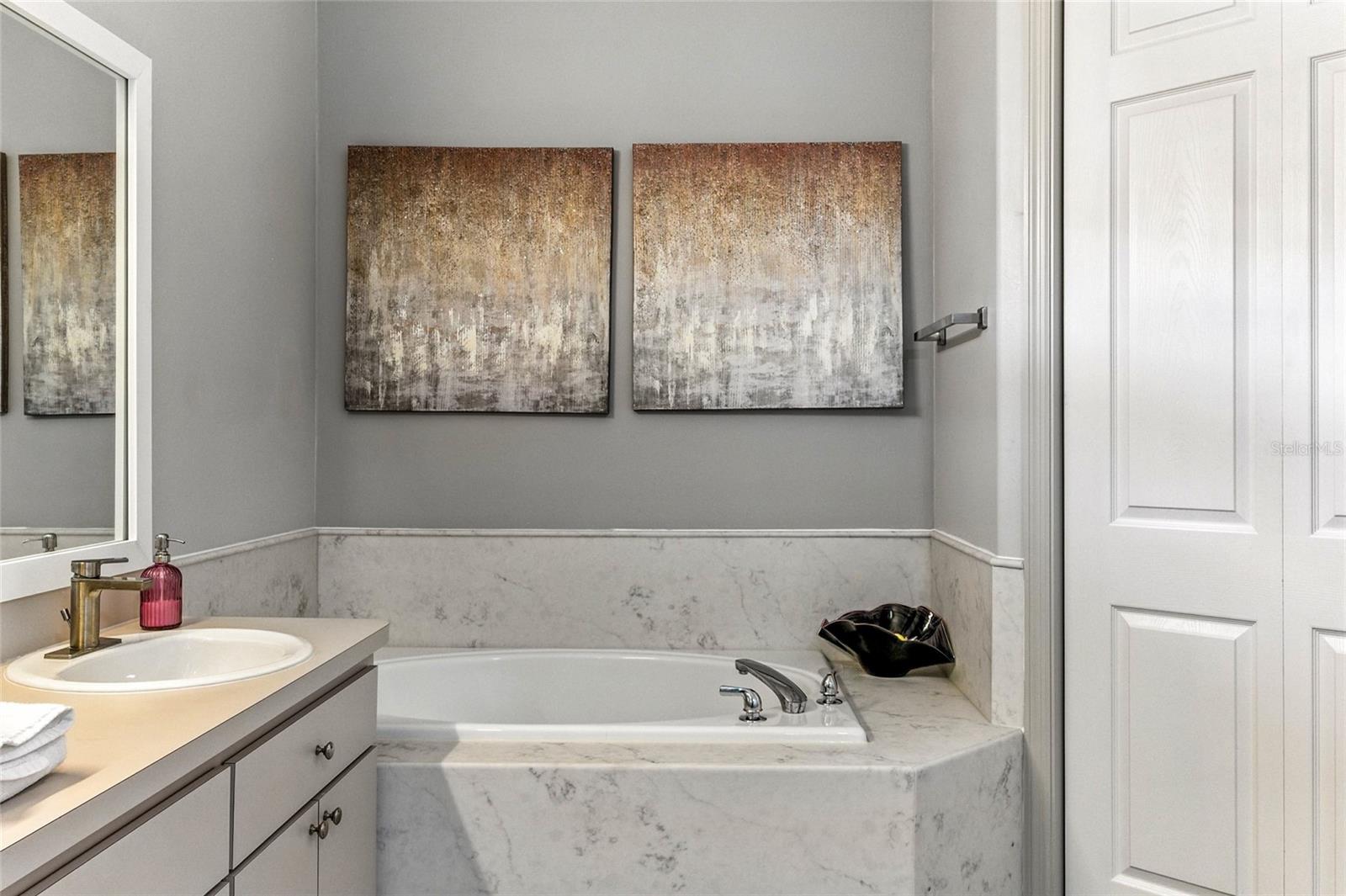Listing photo id 20 for 5466 Legend Hills Lane