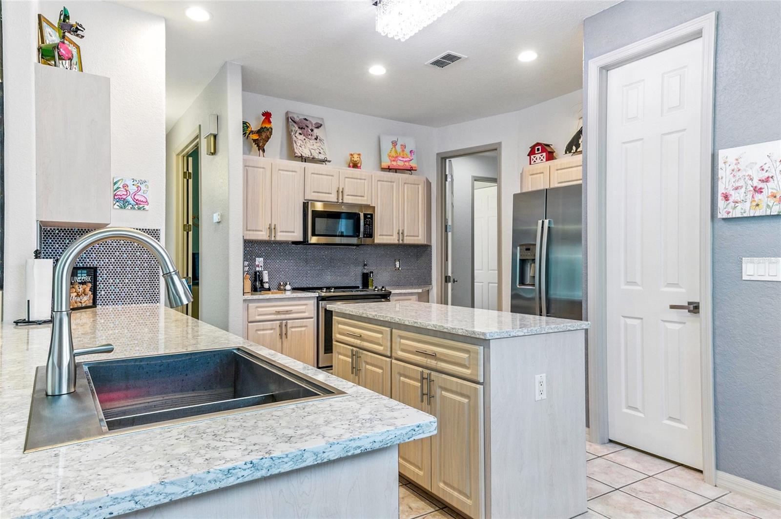 Listing photo id 7 for 5466 Legend Hills Lane