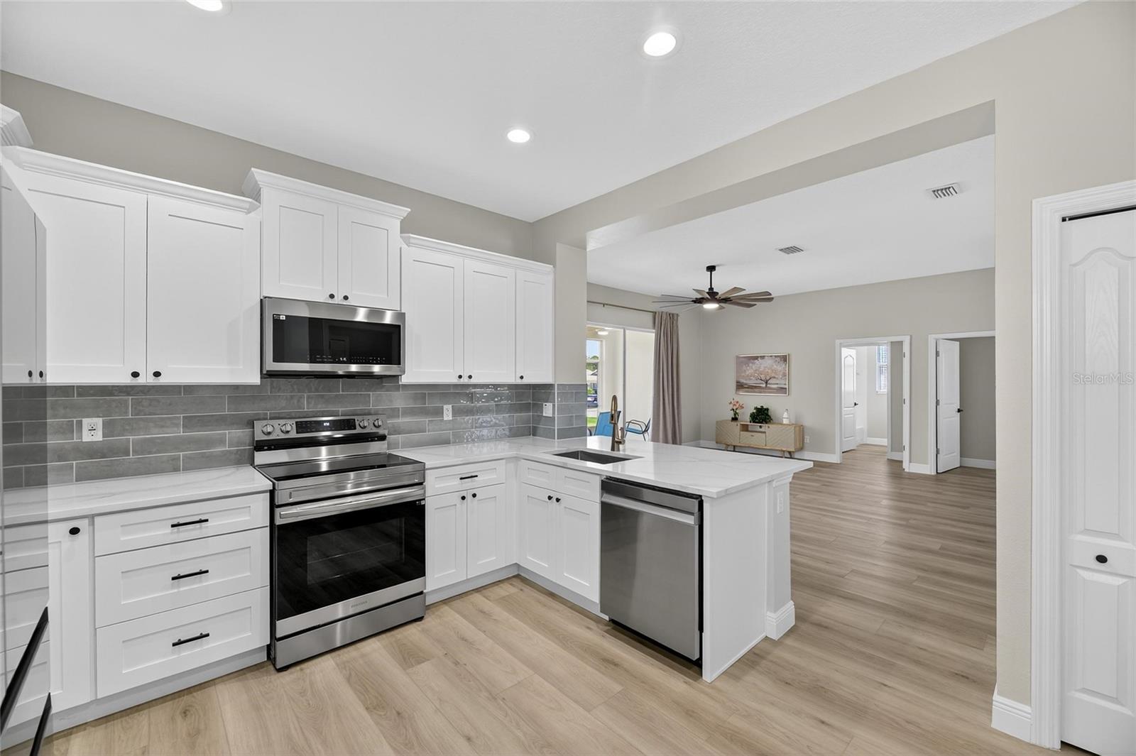 Image 17 of 49 For 1103 Villeroy Drive