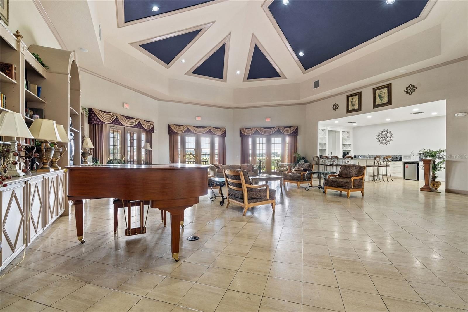 Image 22 of 35 For 9268 Lake Chase Island Way