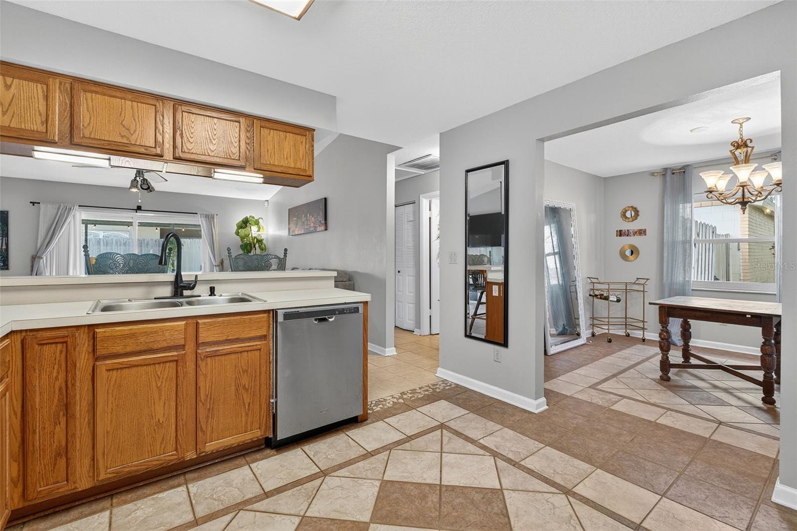 Image 11 of 25 For 907 Old Field Drive