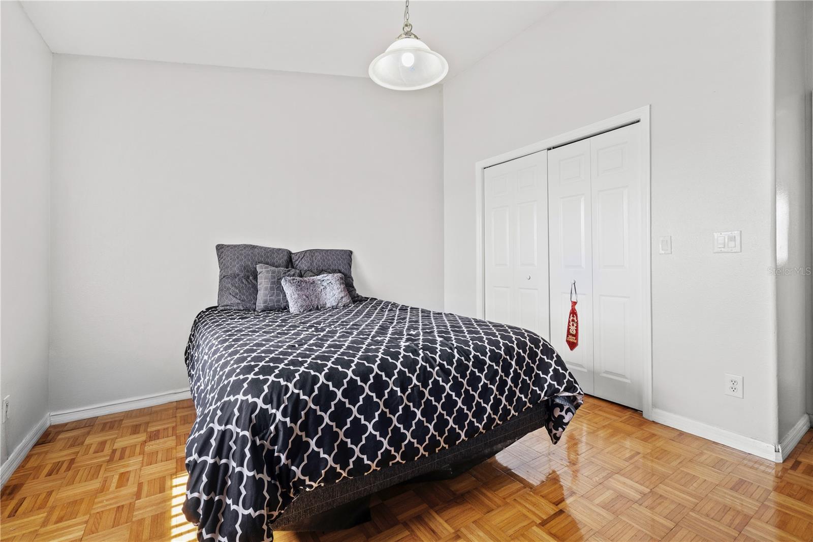 Image 21 of 33 For 6400 46th Avenue N 16
