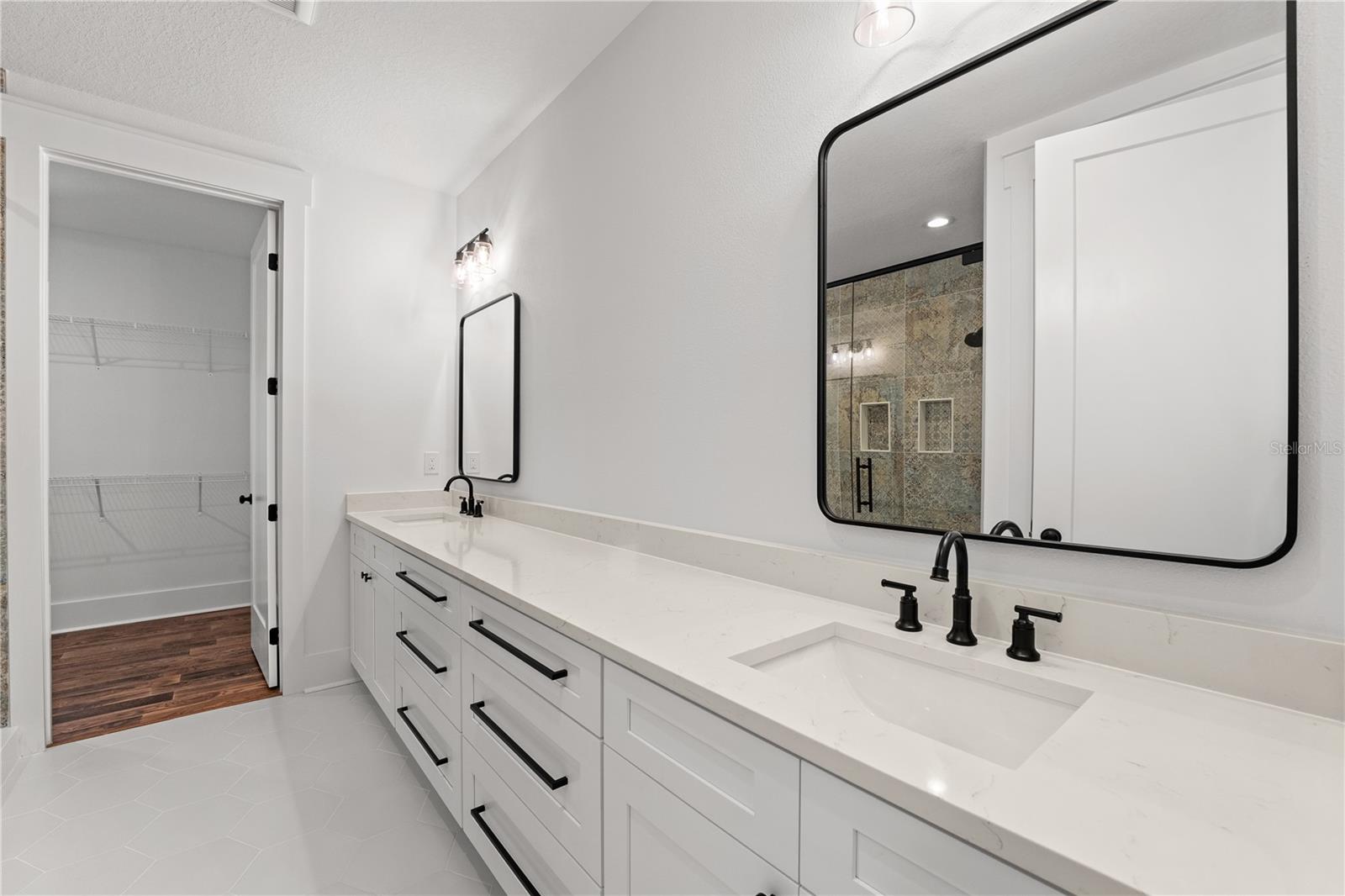 Image 36 of 44 For 115 Hiawatha Street 1-2