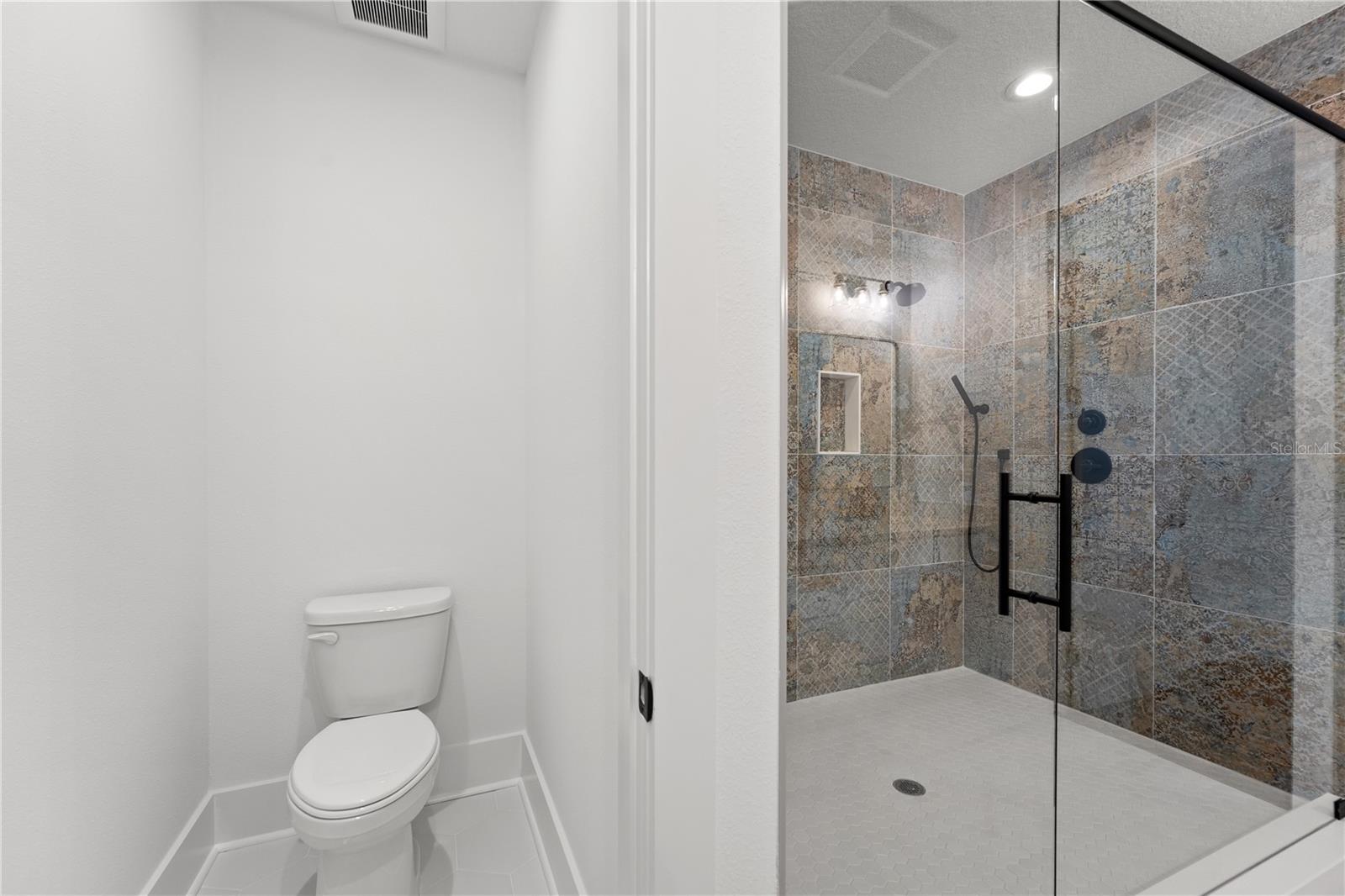 Image 39 of 44 For 115 Hiawatha Street 1-2