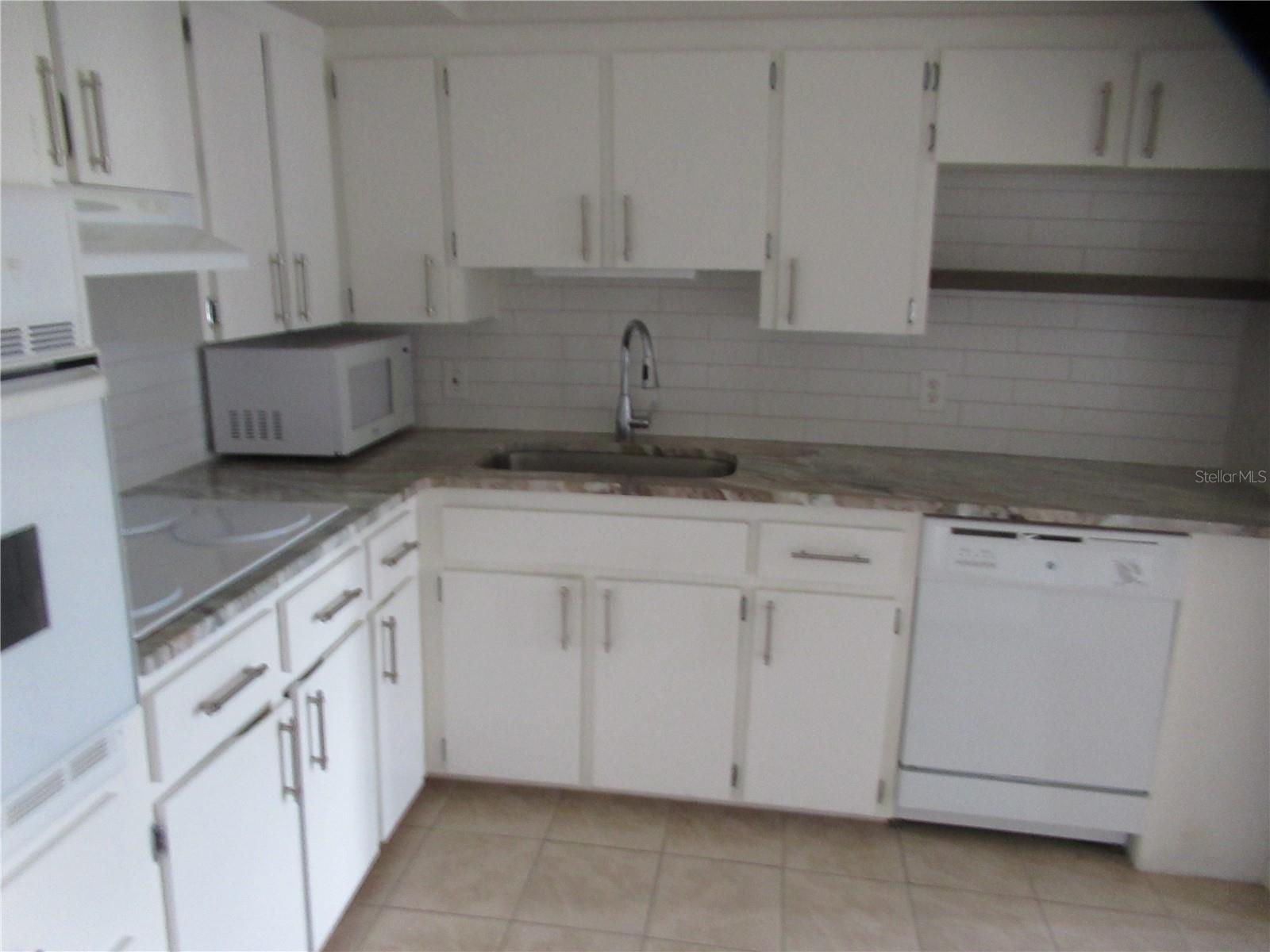 Image 11 of 21 For 2001 World Parkway Boulevard 49