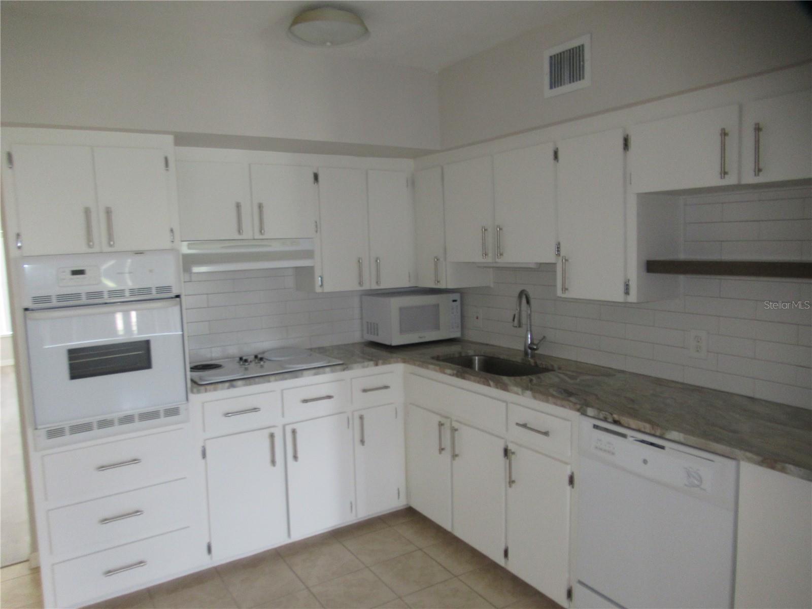 Image 8 of 21 For 2001 World Parkway Boulevard 49