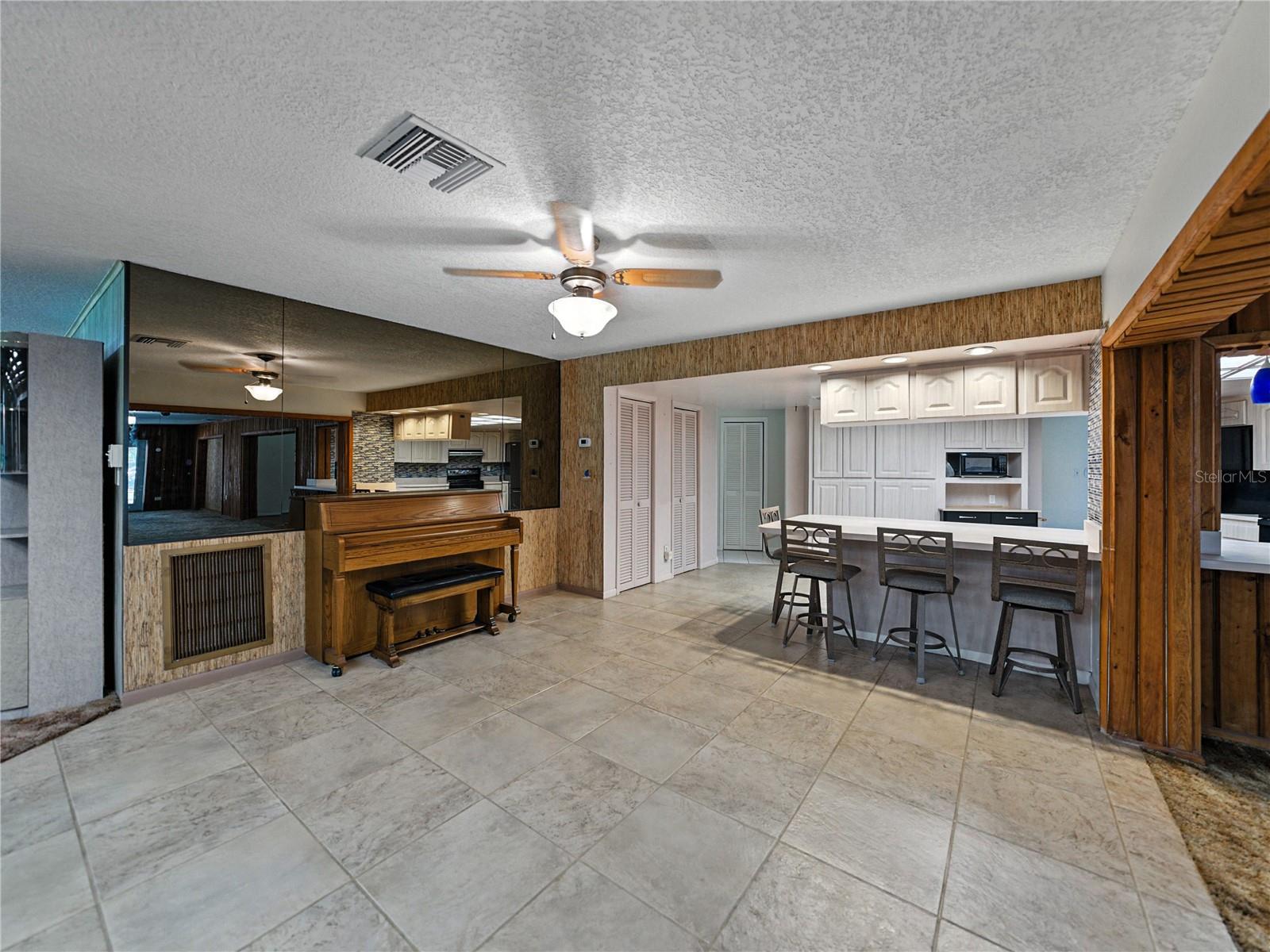 Image 19 of 93 For 17127 Bridlepath Court