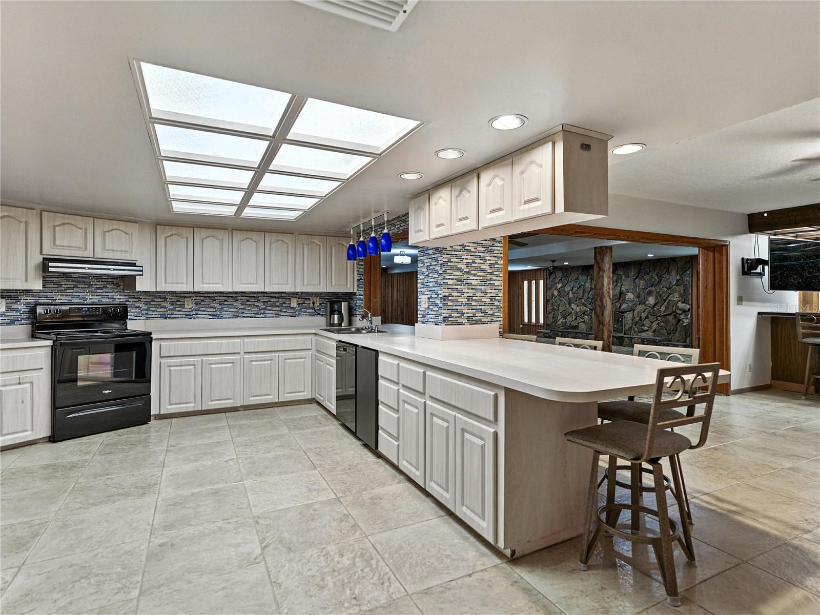 Image 23 of 93 For 17127 Bridlepath Court