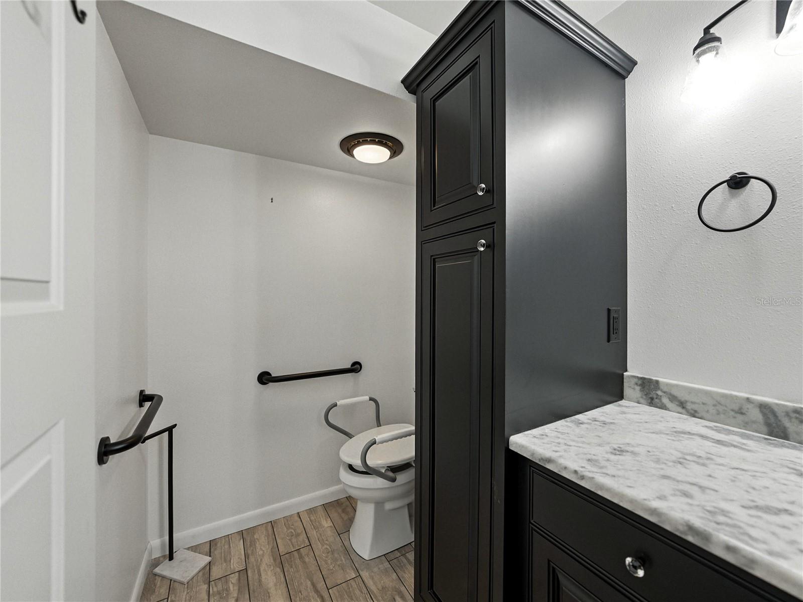 Image 52 of 93 For 17127 Bridlepath Court