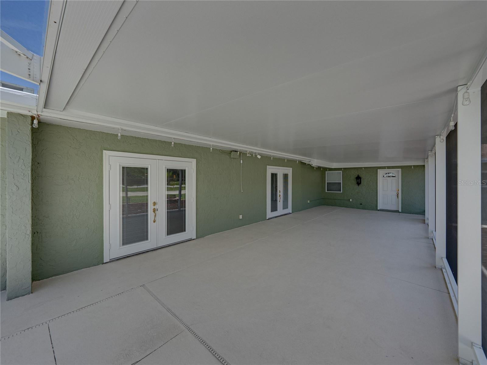Image 71 of 93 For 17127 Bridlepath Court