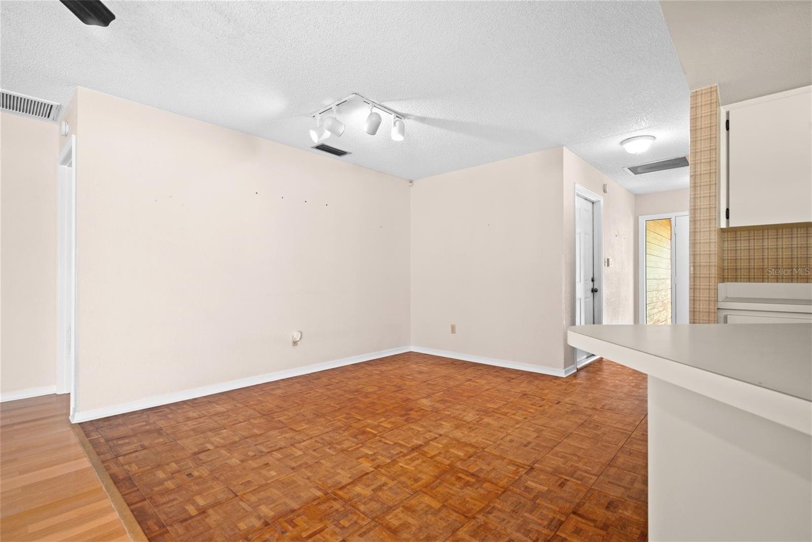 Image 10 of 32 For 9615 59th Avenue N