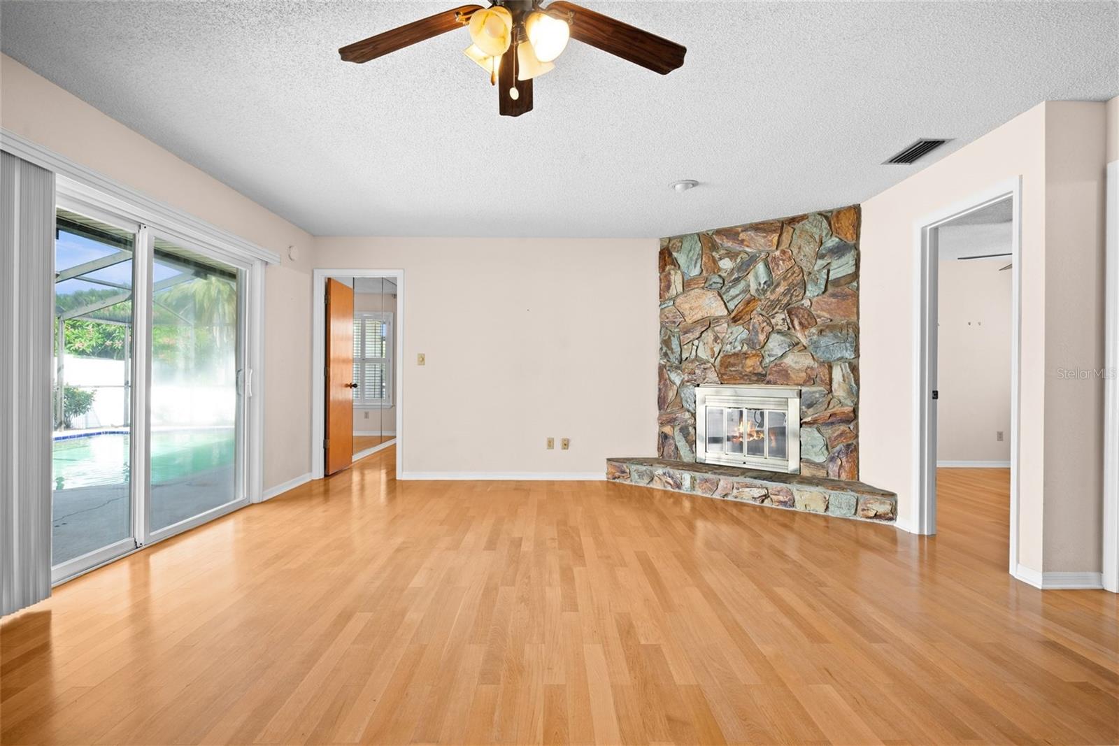 Image 11 of 32 For 9615 59th Avenue N
