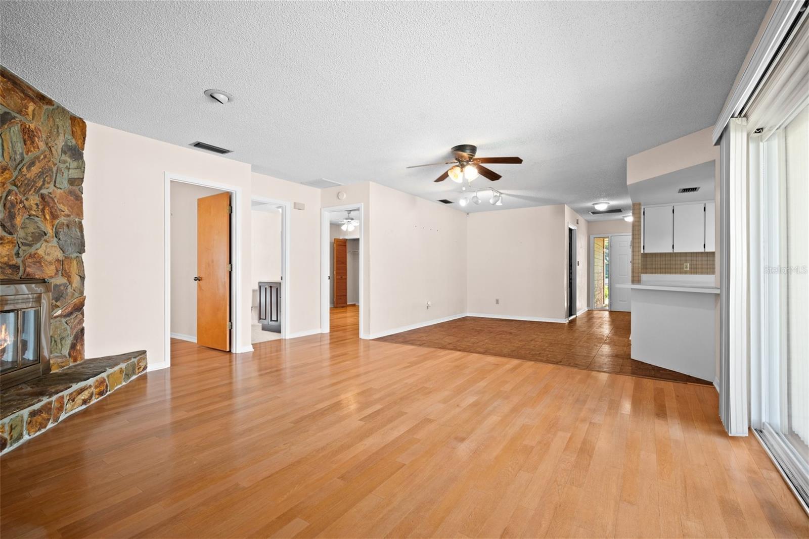 Image 12 of 32 For 9615 59th Avenue N