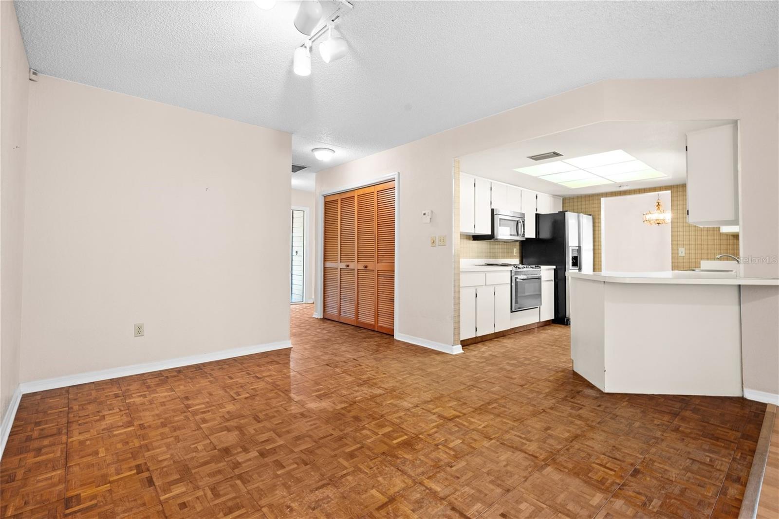 Image 9 of 32 For 9615 59th Avenue N