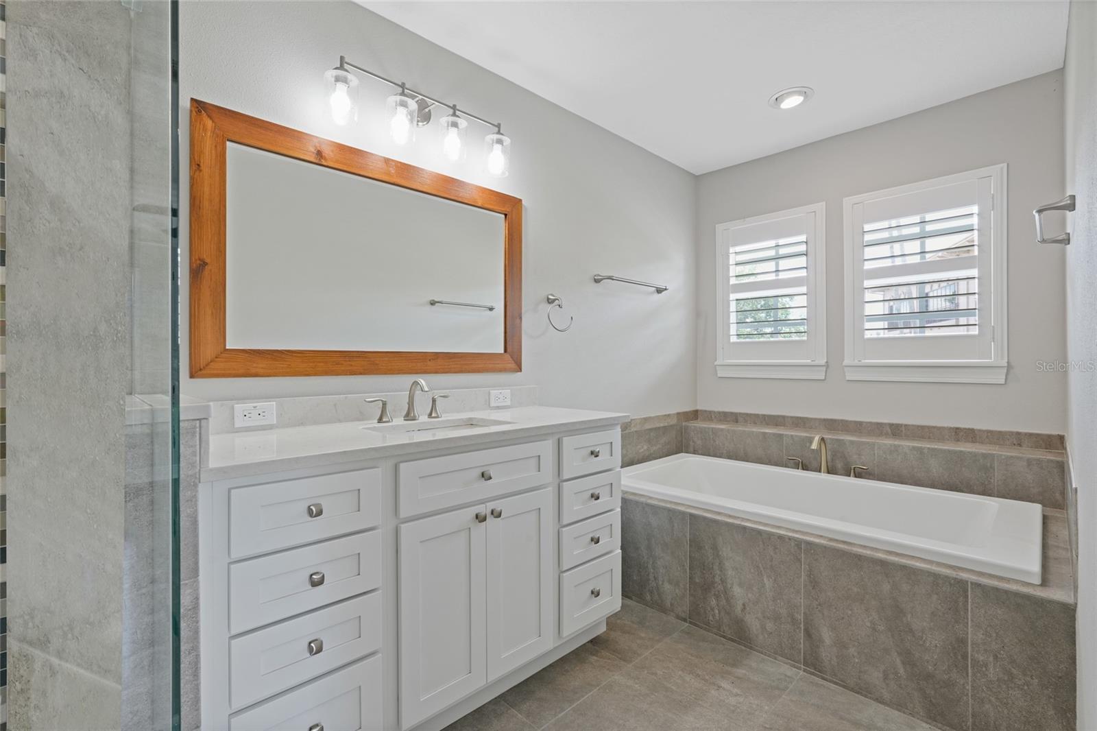 Image 23 of 49 For 290 Valencia Circle