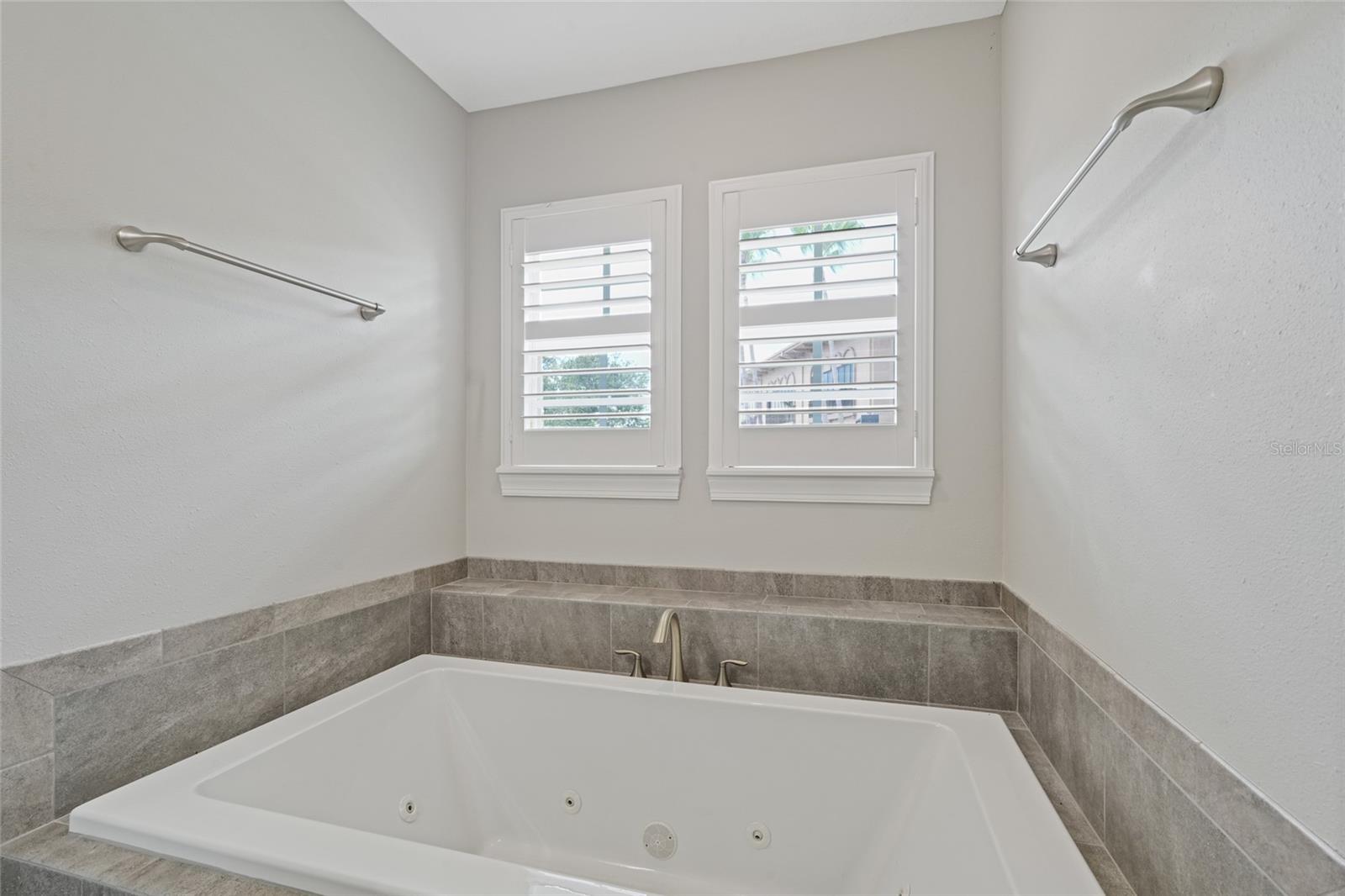 Image 24 of 49 For 290 Valencia Circle