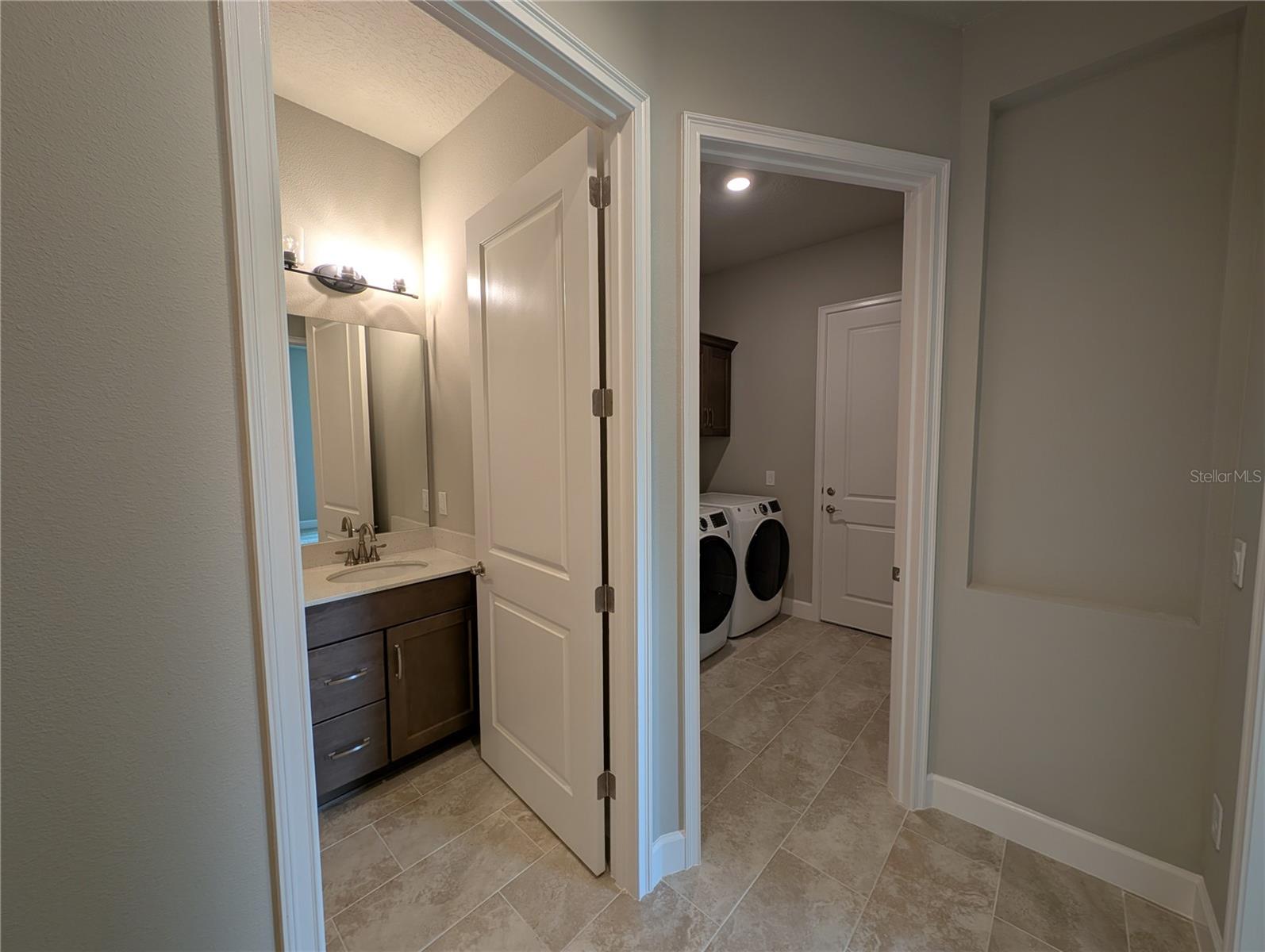 Image 16 of 21 For 6464 Roseberry Court N
