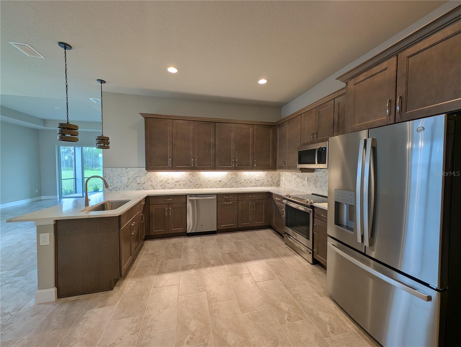 Image 7 of 21 For 6464 Roseberry Court N