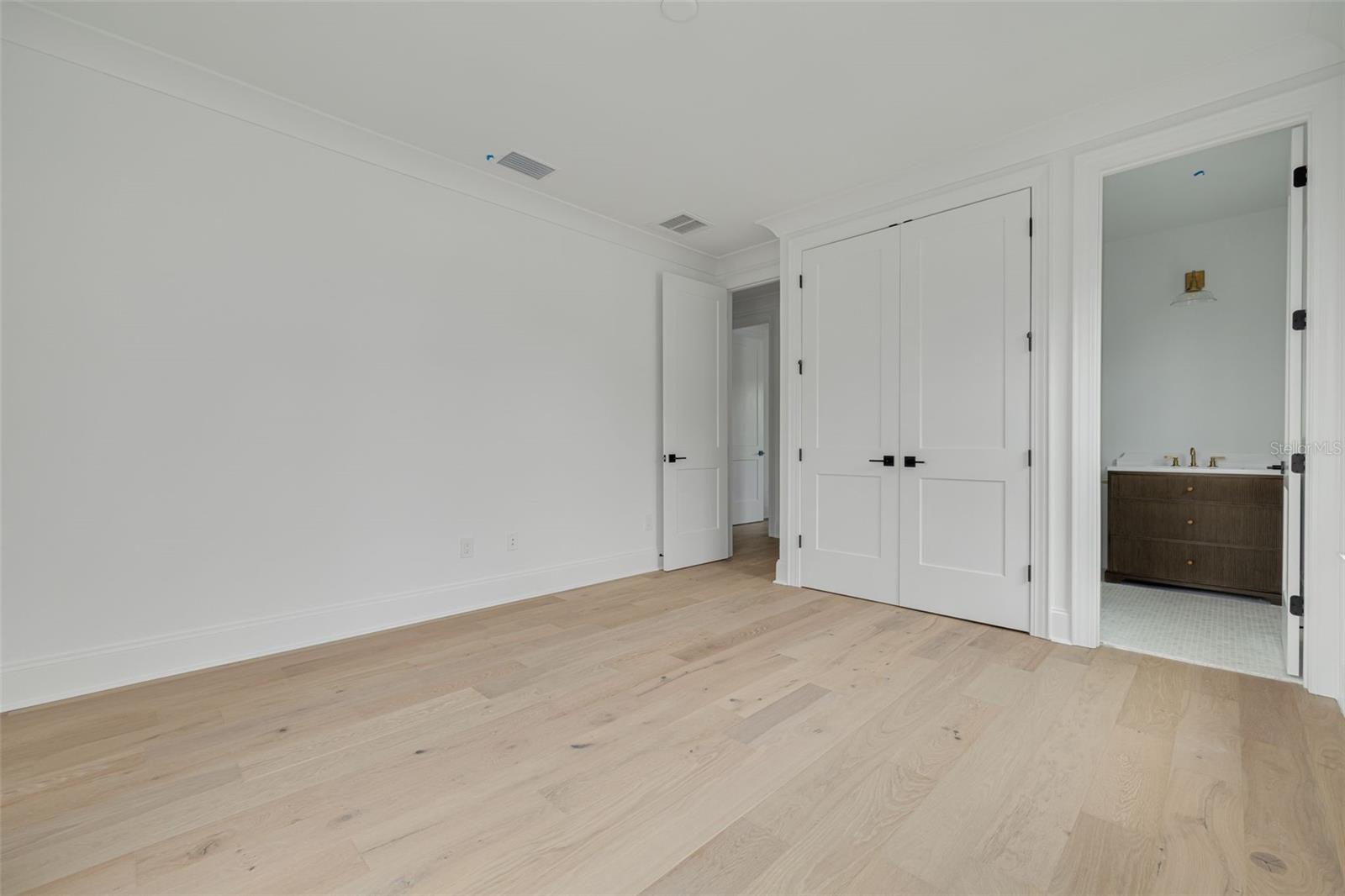 Listing photo id 28 for 246 23rd Avenue Se