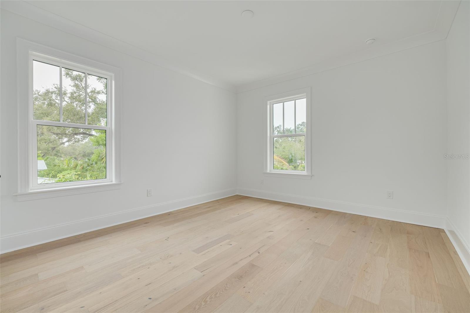 Listing photo id 29 for 246 23rd Avenue Se