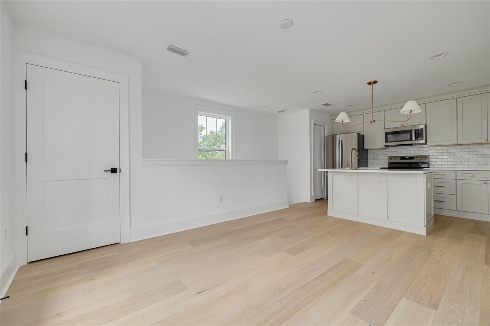 Listing photo id 36 for 246 23rd Avenue Se