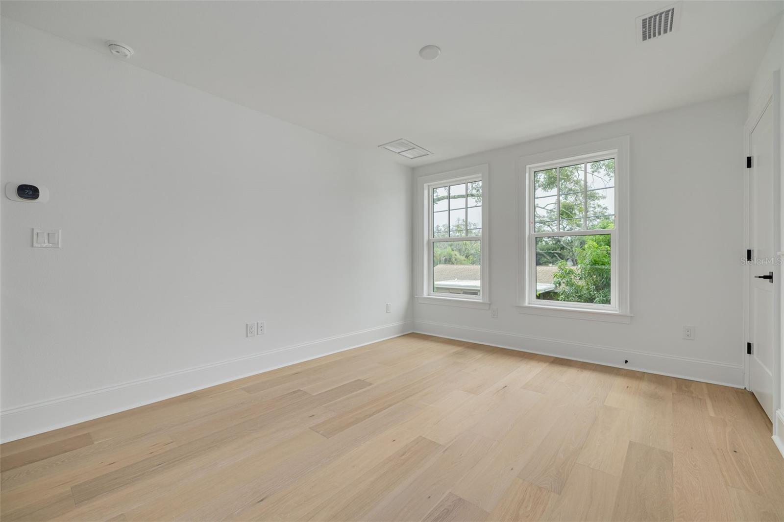 Listing photo id 41 for 246 23rd Avenue Se