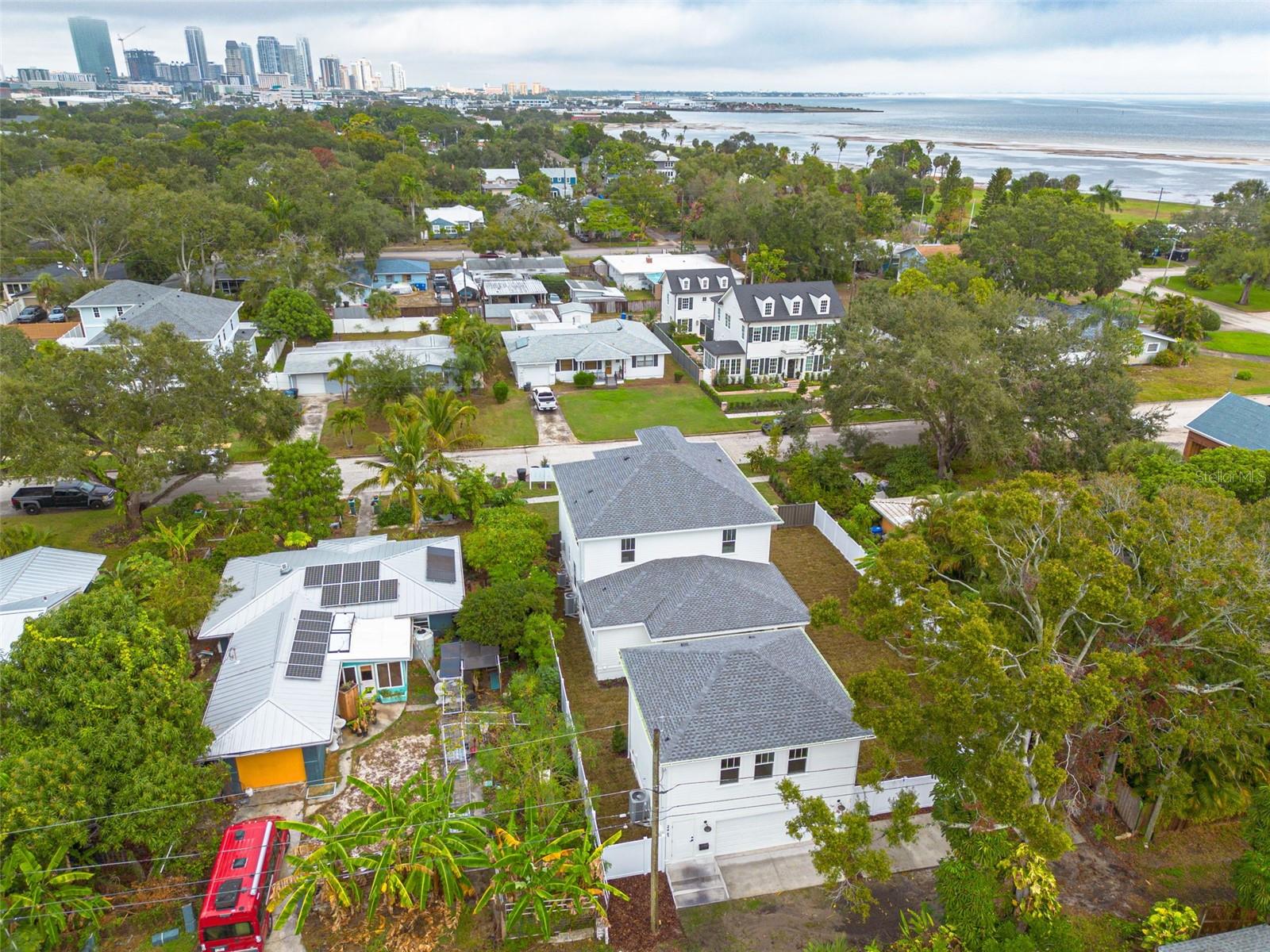 Listing photo id 48 for 246 23rd Avenue Se