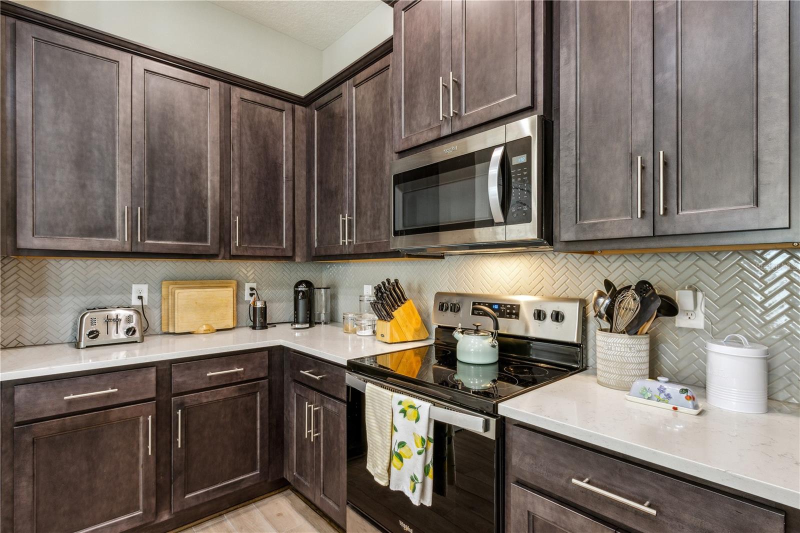 Image 15 of 45 For 65688 Edgewater Drive