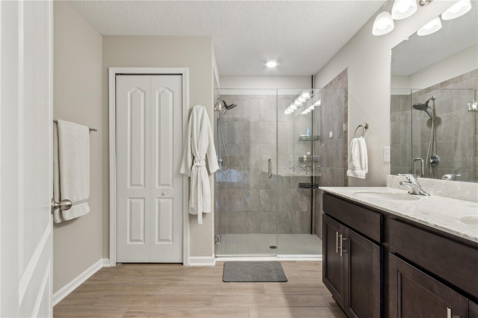 Image 20 of 45 For 65688 Edgewater Drive