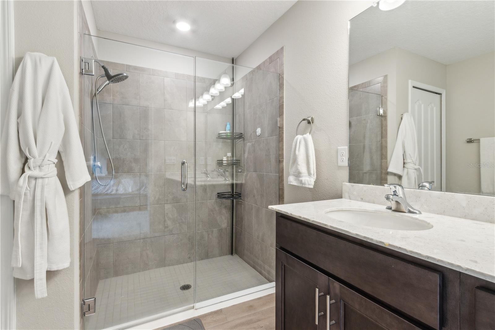 Image 21 of 45 For 65688 Edgewater Drive